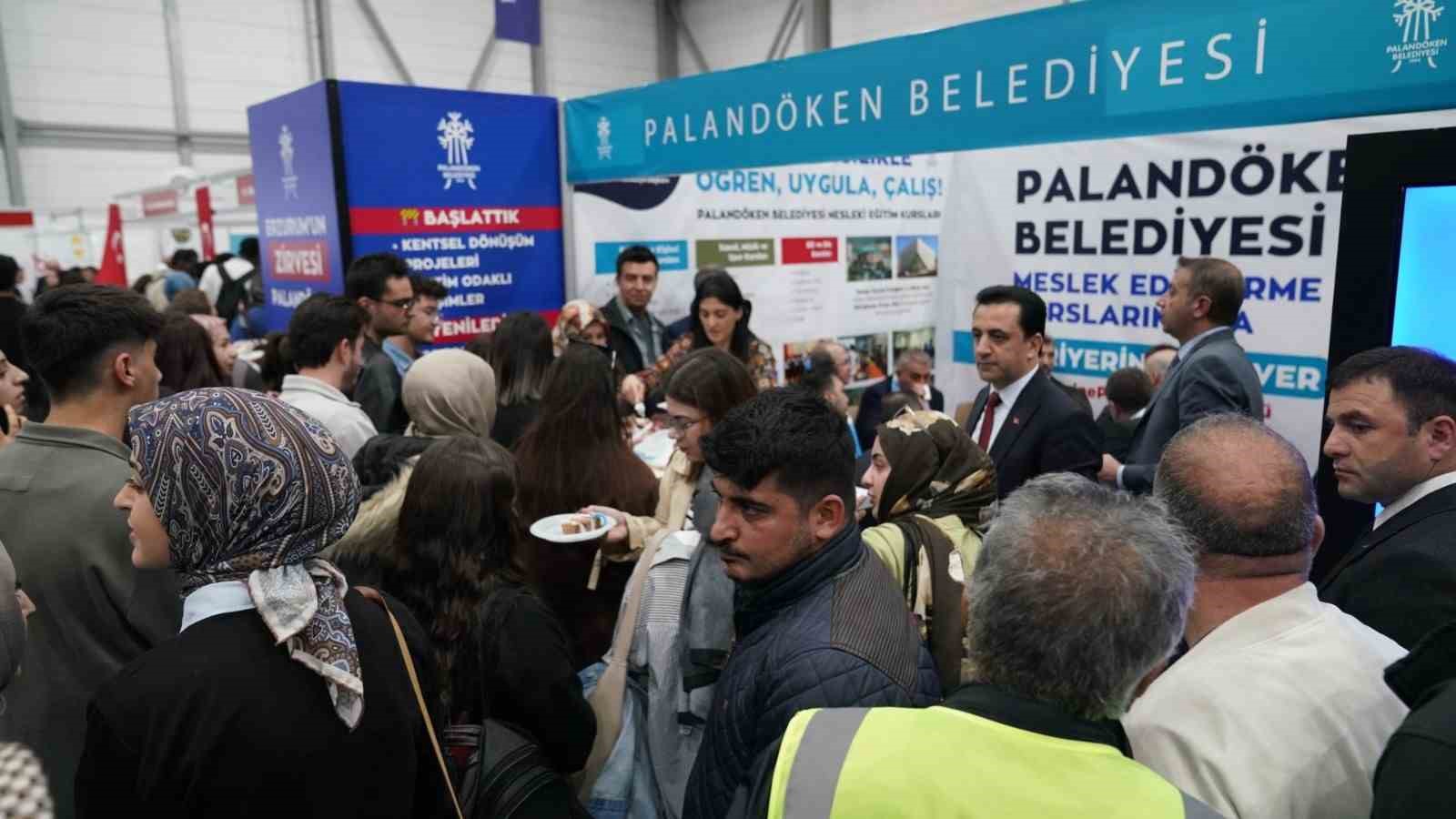 Paland&ouml;ken Belediyesi&rsquo;nden kariyer fuarında şampiyonluk coşkusu
