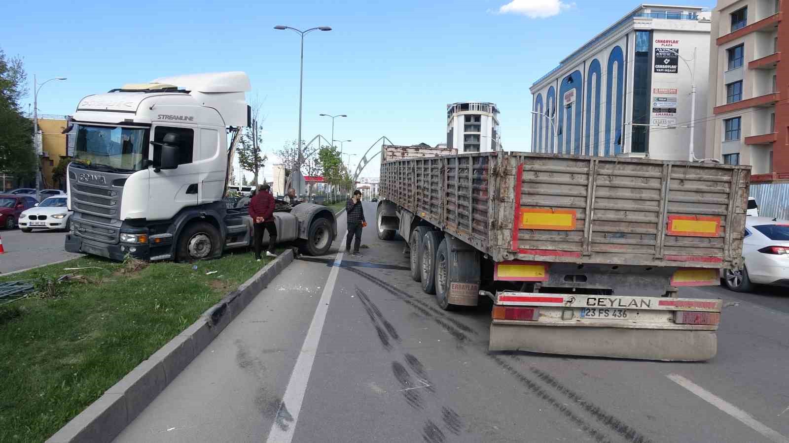 Malatya&rsquo;da &ccedil;ekici ref&uuml;je &ccedil;ıktı, trafik kilitlendi
