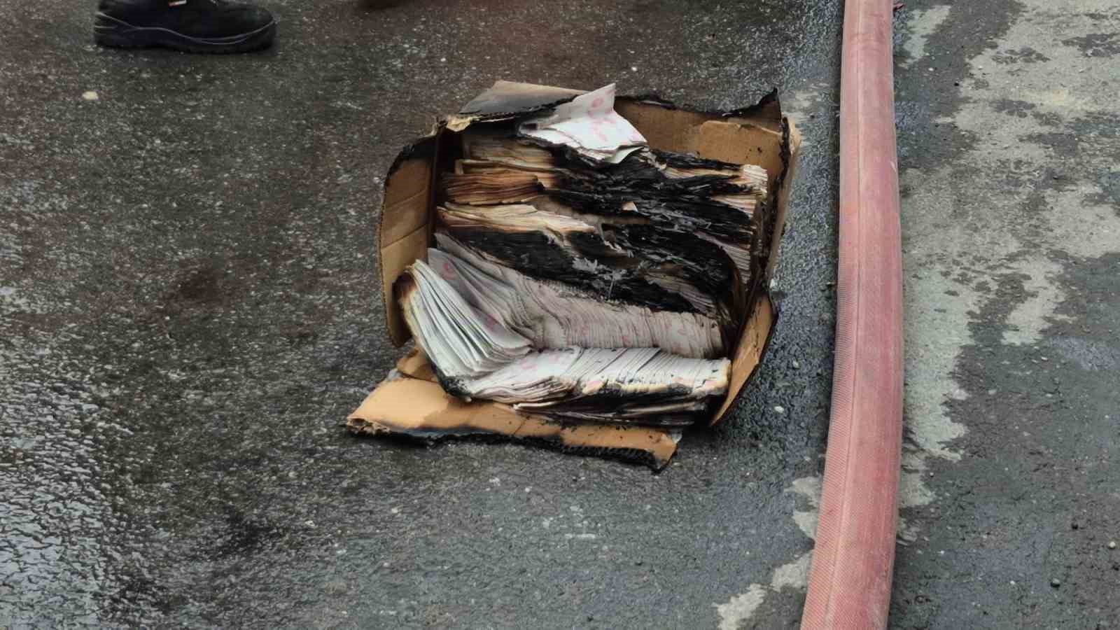 Sultangazi&rsquo;de kağıt ambalajı yapan iş yerinde korkutan yangın
