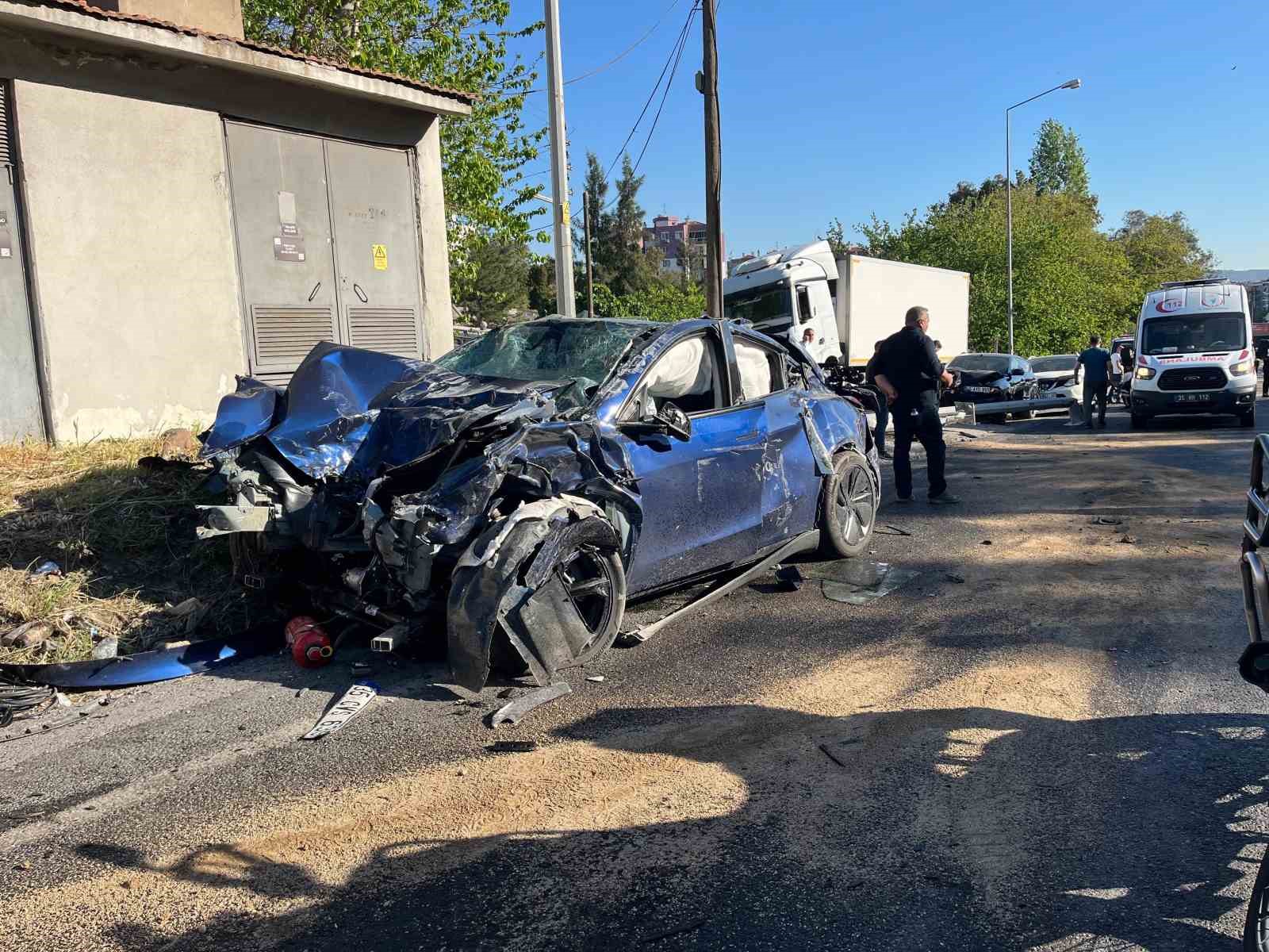 Bornova’da feci kaza: 1 ölü, 7 yaralı