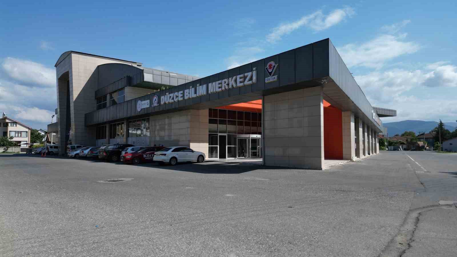 Bilim Merkezi&rsquo;nde &lsquo;robotik kodlama&rsquo; at&ouml;lyesi a&ccedil;ılıyor
