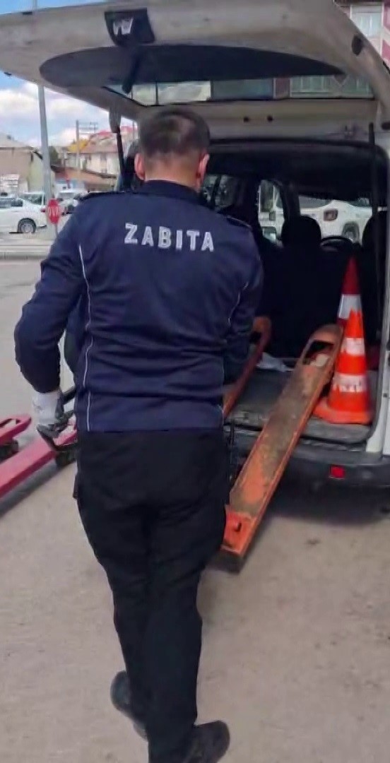 Sivas Belediyesi&rsquo;nden kaldırım işgallerine karşı sıkı denetim
