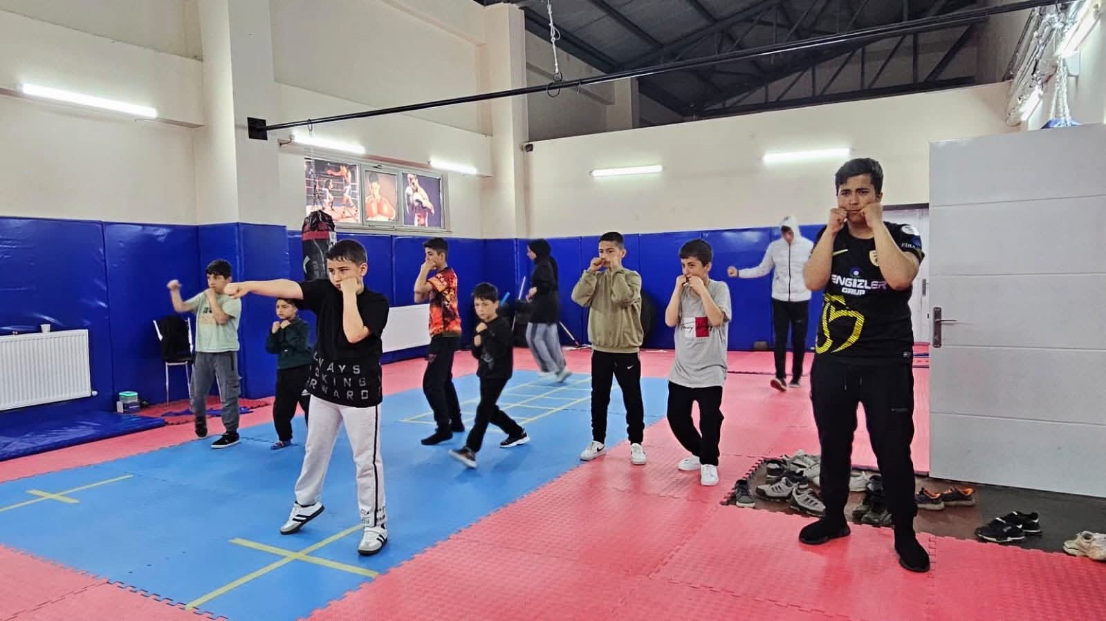 Muş&rsquo;ta gen&ccedil;lerden boksa yoğun ilgi
