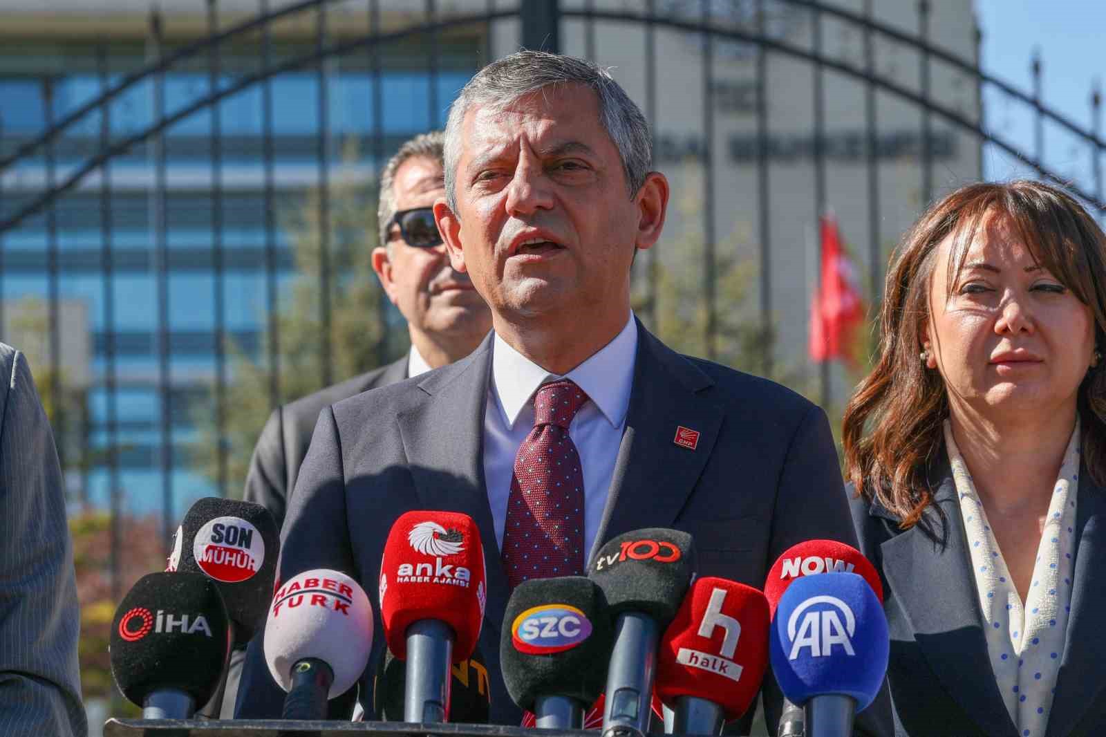 CHP Genel Başkanı &Ouml;zel: "Anayasa Mahkemesi, T&uuml;rkiye&rsquo;de herkesin, her t&uuml;rl&uuml; tartışmadan uzak tutması gereken bir mahkeme"
