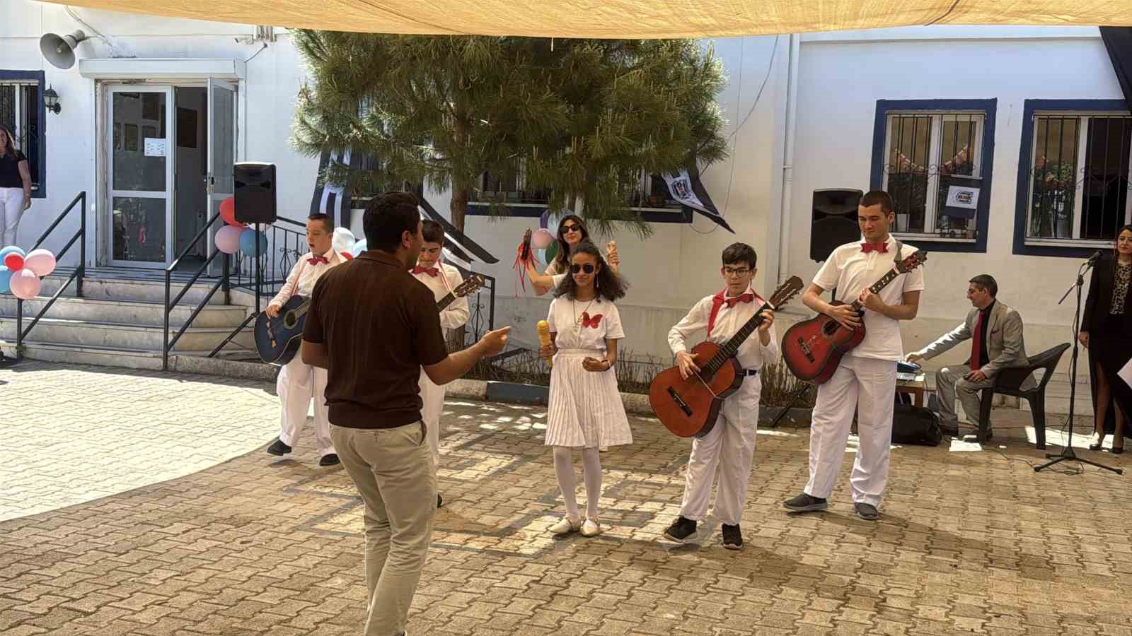 Bodrum’da özel öğrencilerden alkışlanan performans: "Hem vals yaptılar hem atölye açtılar"