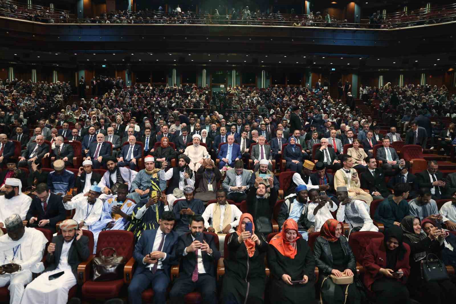 Cumhurbaşkanı Erdoğan: "Müslümanlar olarak zorlu ve sancılı bir dönemden geçiyoruz"