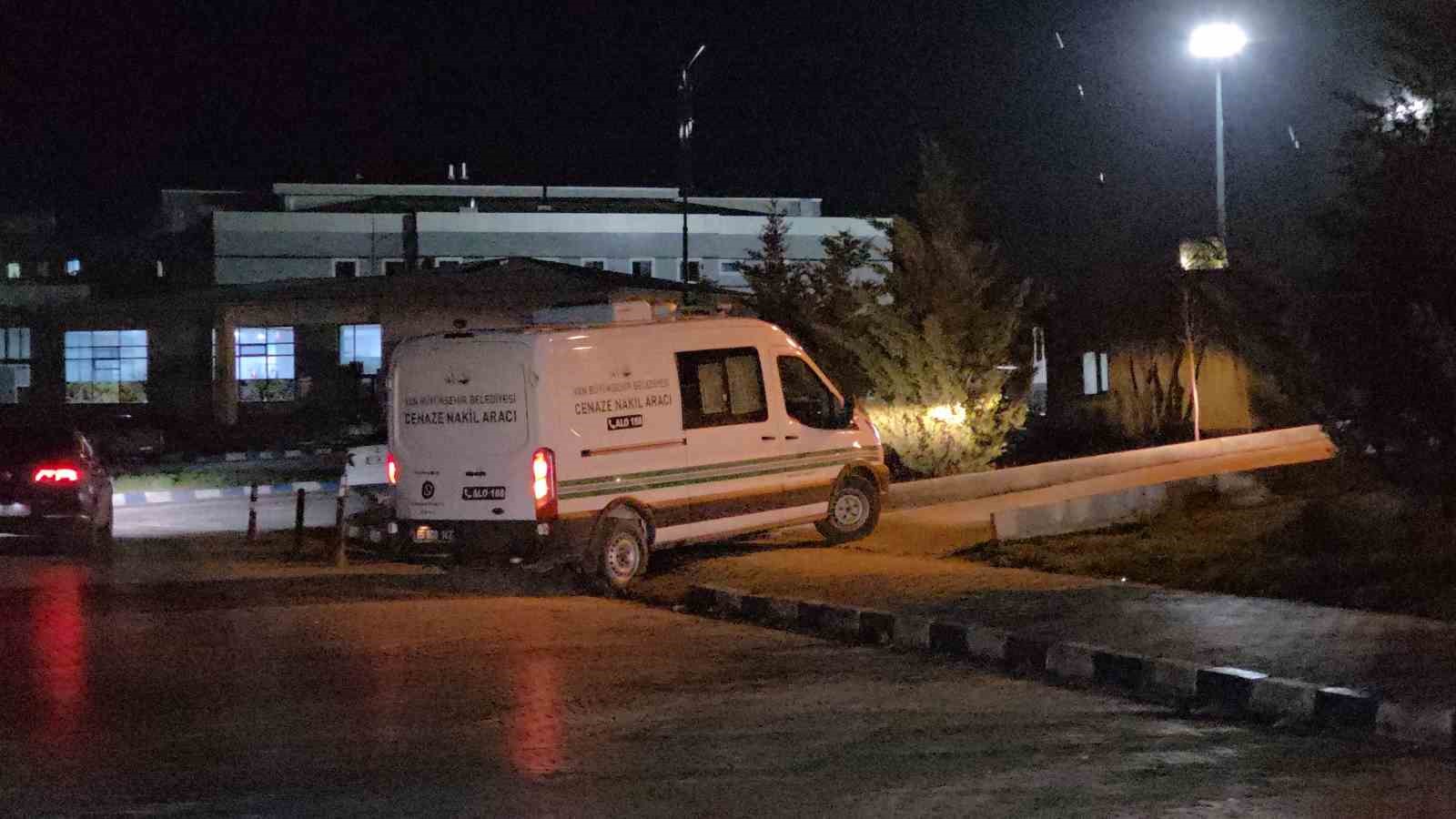 K&ouml;peklerin saldırısında &ouml;len &ccedil;ocuğun cenazesi Adli Tıp Kurumuna sevk edildi
