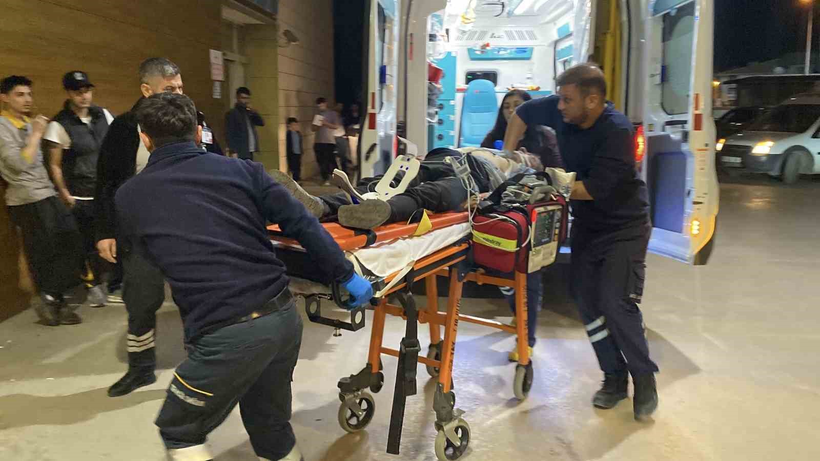 Direksiyon başında kalp krizi ge&ccedil;irince kaza yaptı: Kalbi duran s&uuml;r&uuml;c&uuml;ye 112 ekipleri m&uuml;dahale etti
