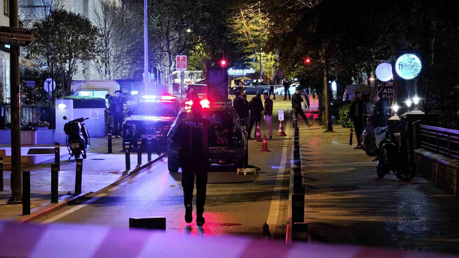 Kadık&ouml;y&rsquo;de restorana silahlı saldırı: Tartışmanın ardından mekanı kurşunladı
