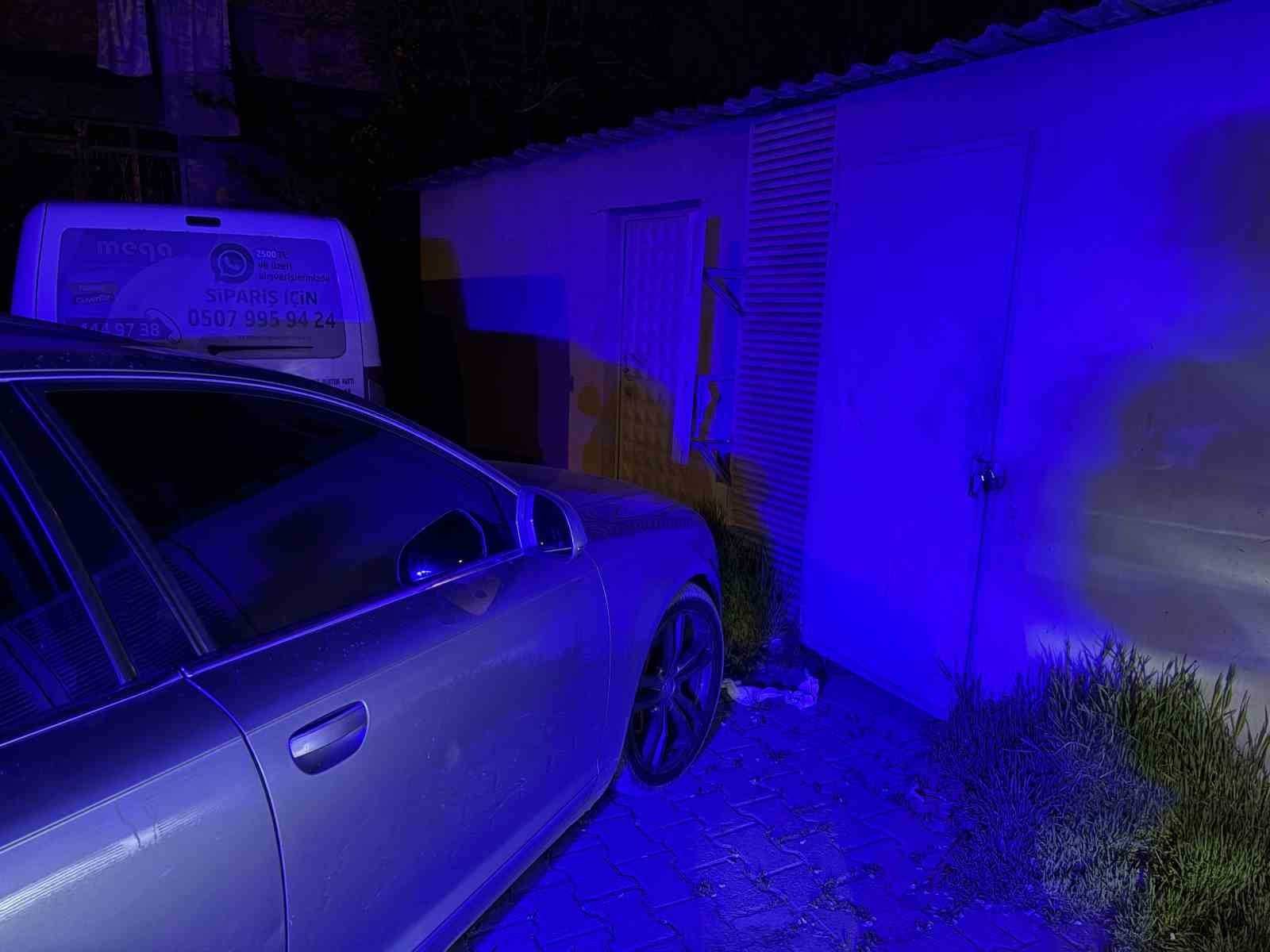 Market otoparkına sıkışınca yaya olarak ka&ccedil;tı
