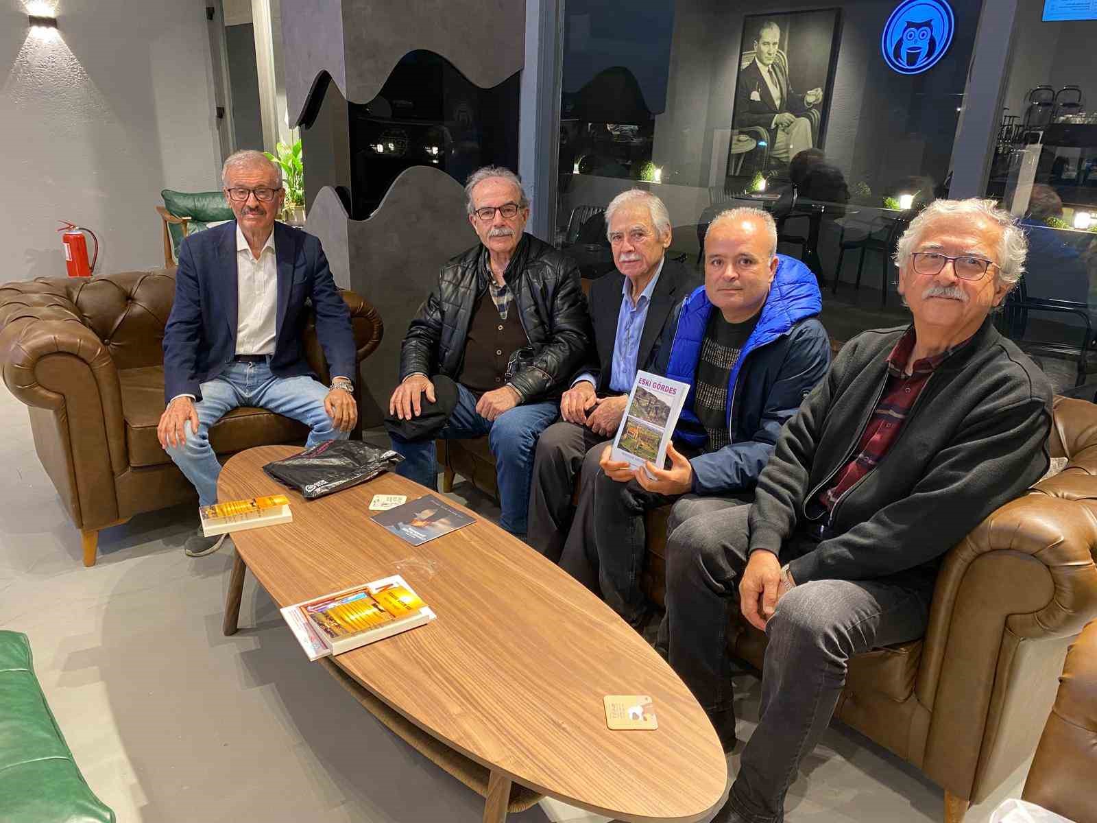 G&ouml;rdes&rsquo;in tarihine ışık tutacak kitabın geliri &ouml;ğrencilere bağışlanacak
