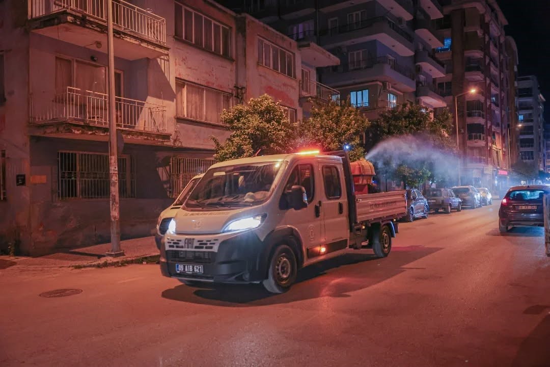 İncirliova&rsquo;da sivrisinek ve haşereye karşı mesai s&uuml;r&uuml;yor
