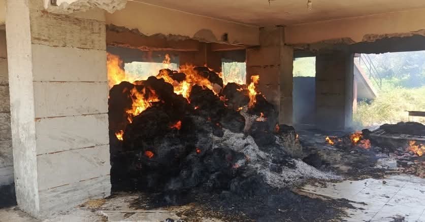 Defne&rsquo;de samanlık yangını
