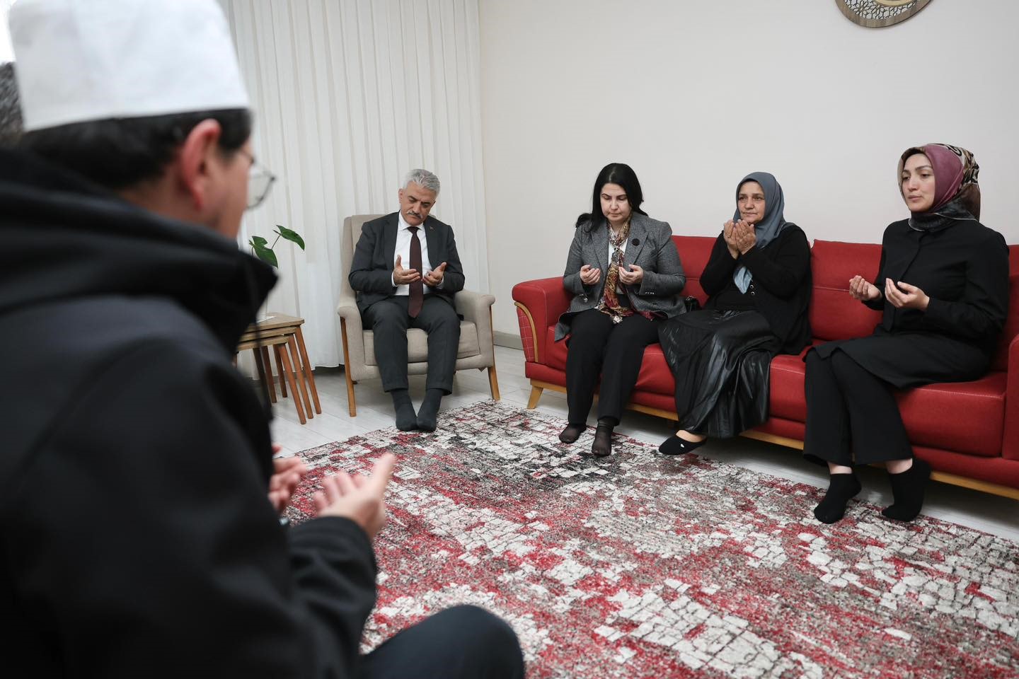 D&uuml;zce&rsquo;de şehit ailesine anlamlı ziyaret
