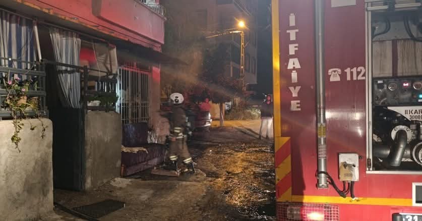 D&ouml;rtyol&rsquo;da ev yangını
