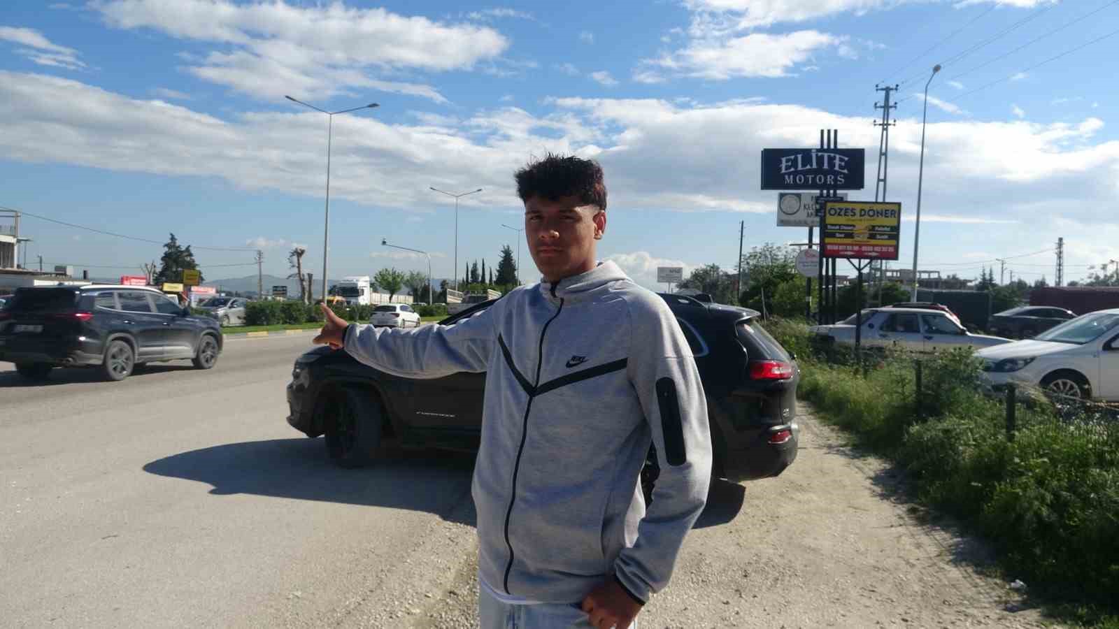 Beton mikserin metrelerce s&uuml;r&uuml;klediği otomobil s&uuml;r&uuml;c&uuml;s&uuml; yaralandı
