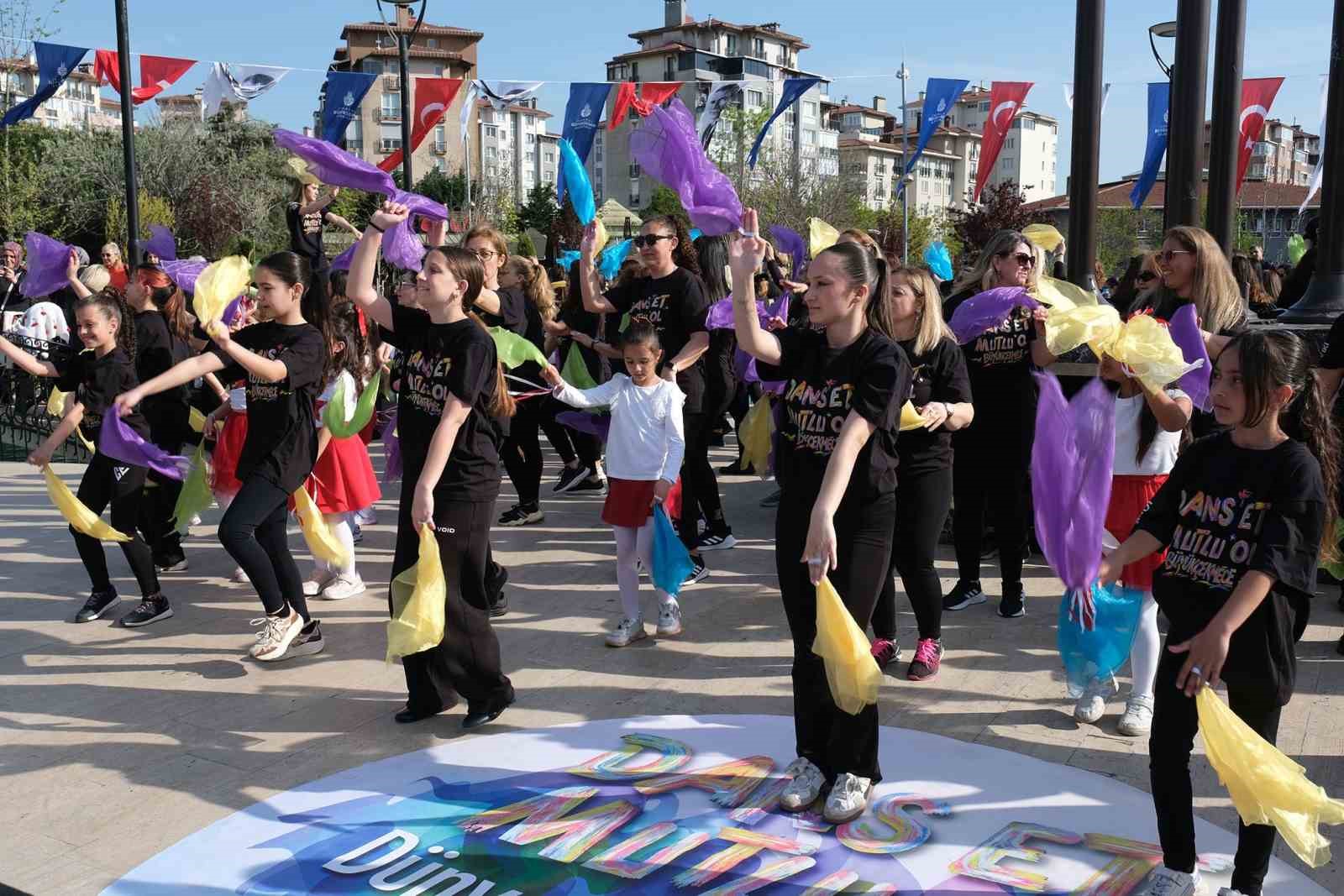 D&uuml;nya Dans G&uuml;n&uuml; renkli g&ouml;r&uuml;nt&uuml;lere sahne oldu
