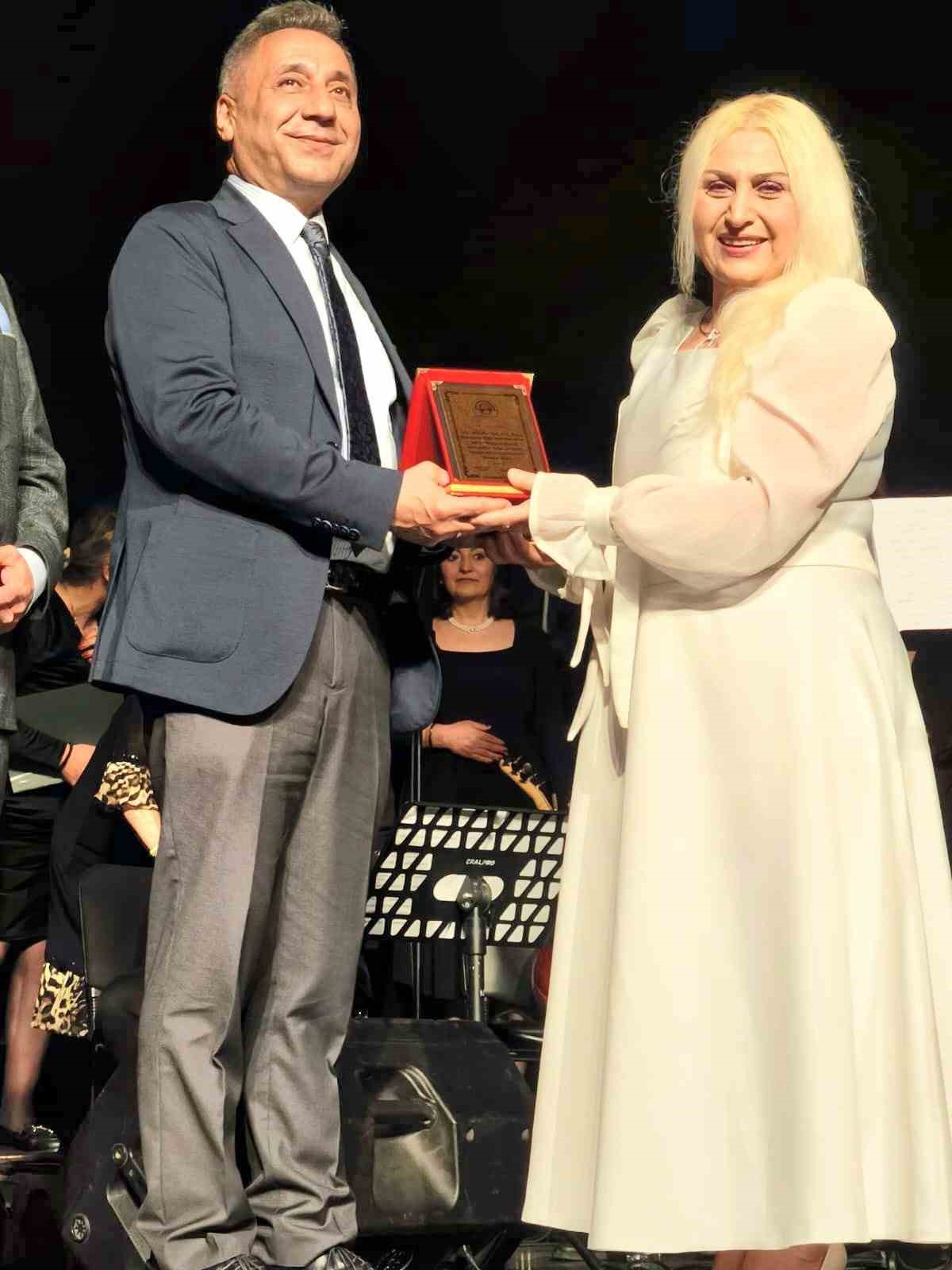 T&uuml;rk Halk M&uuml;ziği Topluluğu&rsquo;ndan t&uuml;rk&uuml; gecesi
