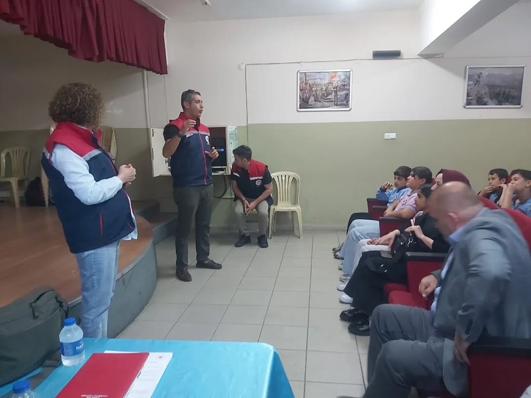 Aydın&rsquo;da &ouml;ğrencilere organik tarım anlatıldı
