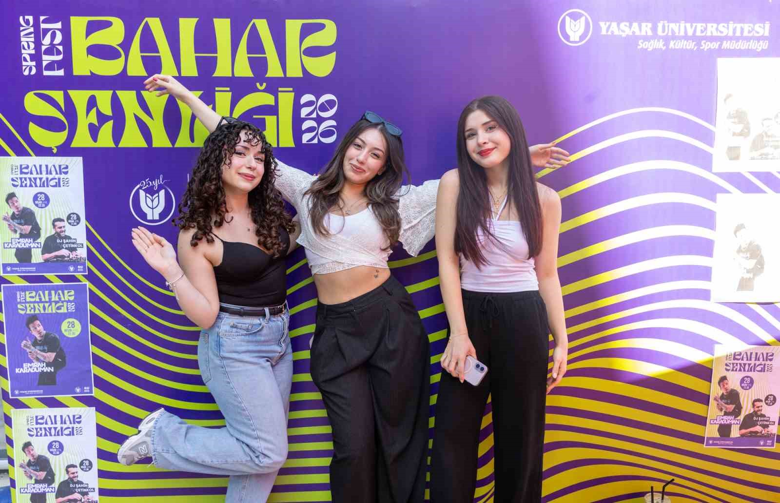 Yaşar kamp&uuml;s&uuml;nde bahar coşkusu
