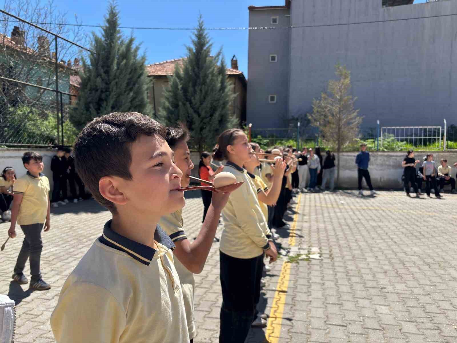 Hisarcık Şehitler Ortaokulu&rsquo;nda &ccedil;ocuk oyunları şenliği
