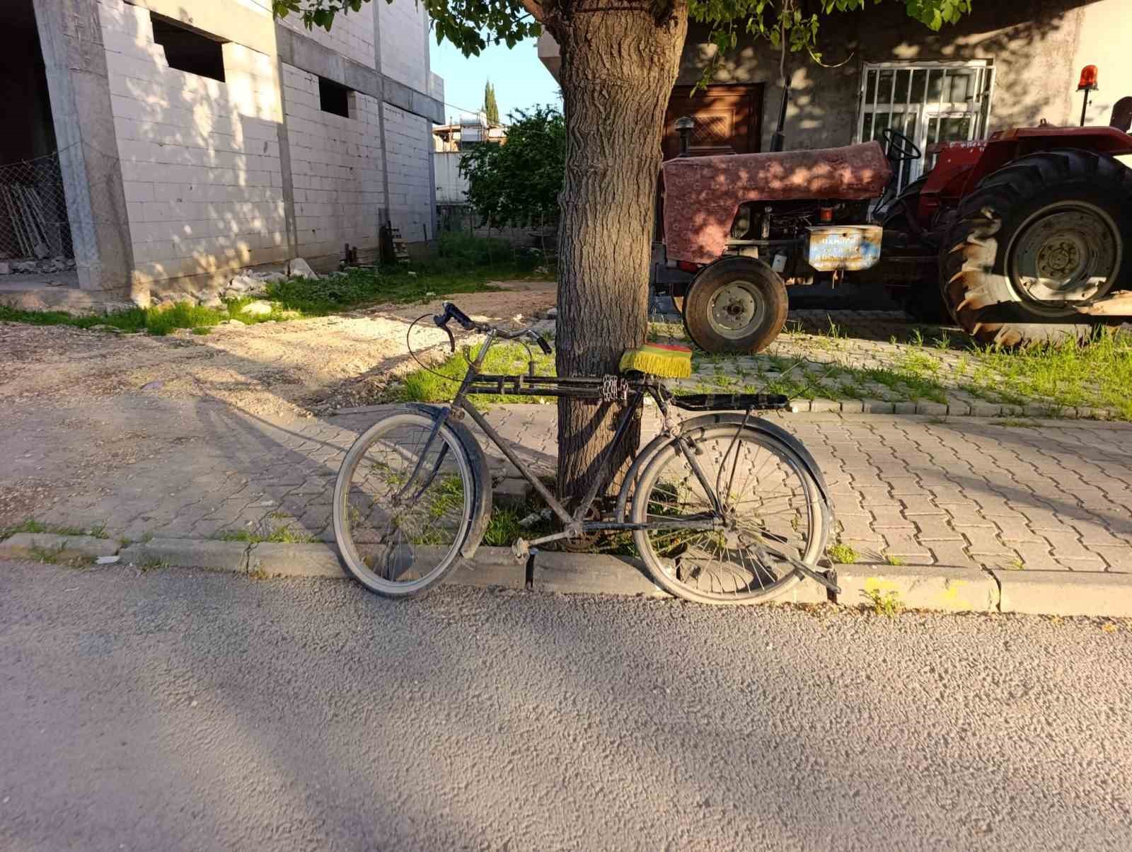 Motosikletle bisikletin &ccedil;arpıştığı kazada 2 kişi yaralandı
