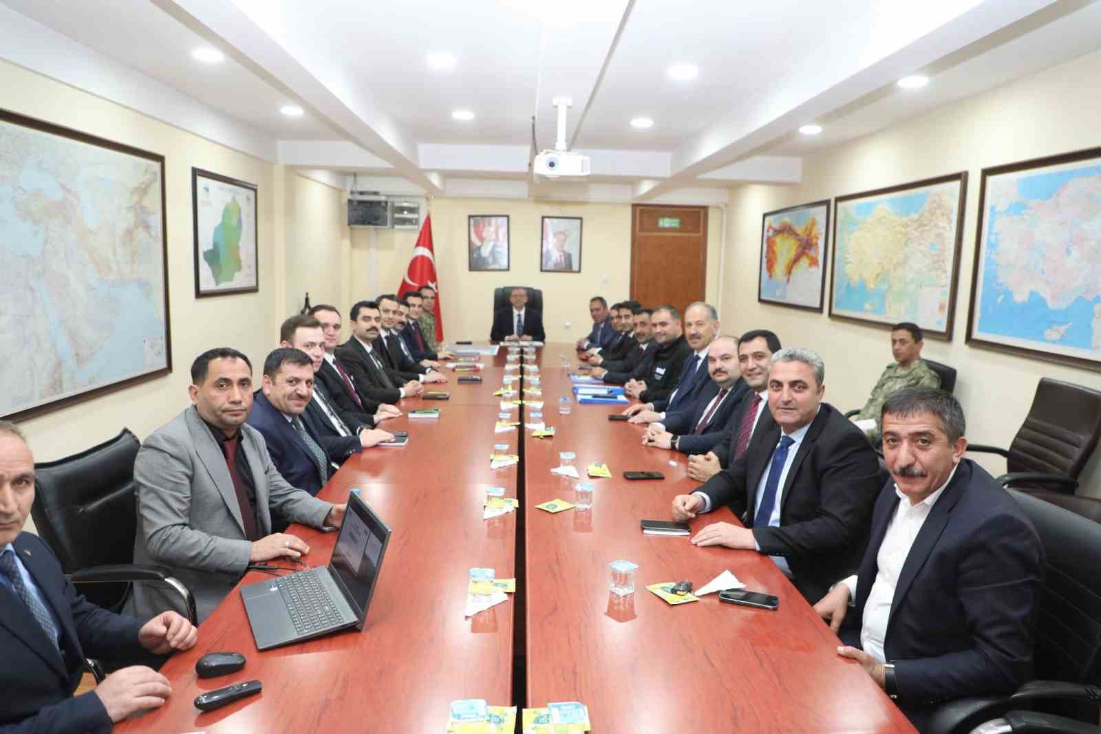 Kars&rsquo;ta sığınaklar masaya yatırıldı: Koordinasyon toplantısı ger&ccedil;ekleştirildi
