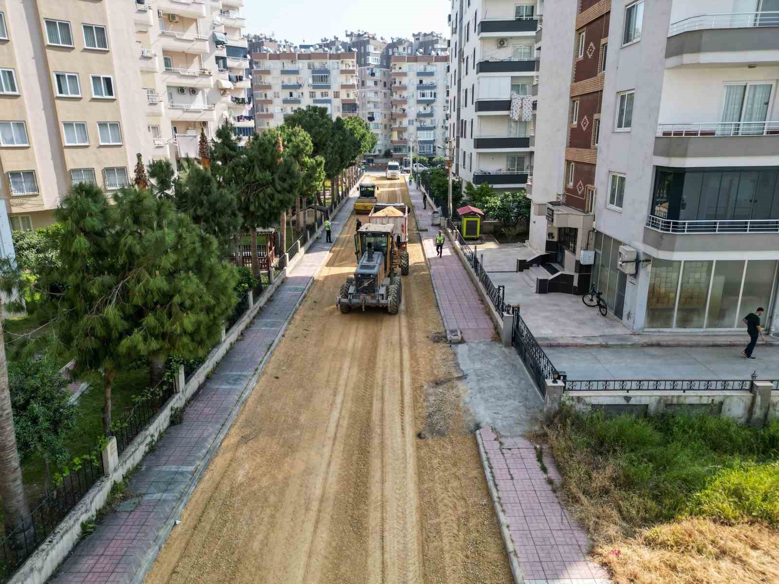 Mezitli&rsquo;de yol &ccedil;alışmaları altyapıyla birlikte yenileniyor
