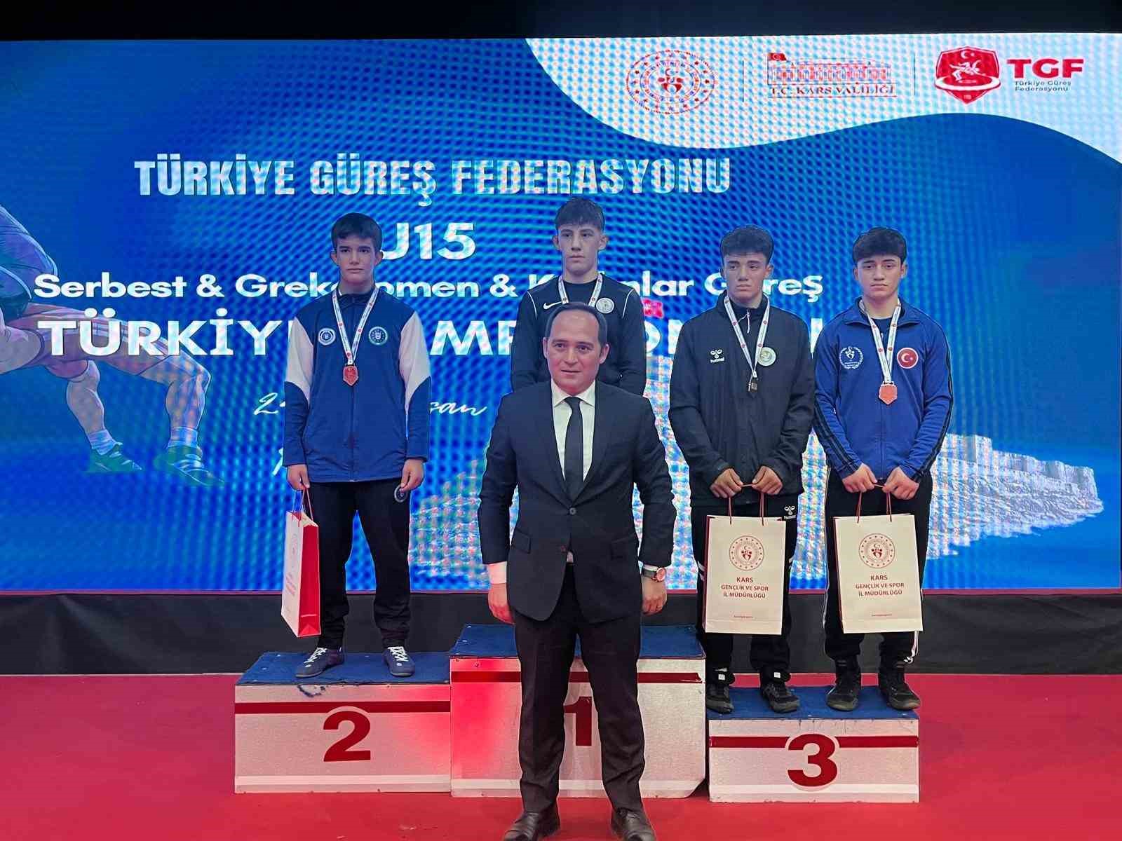 Bursa B&uuml;y&uuml;kşehir Belediyesporlu g&uuml;reş&ccedil;iler T&uuml;rkiye Şampiyonası&rsquo;nda 3 madalya kazandı
