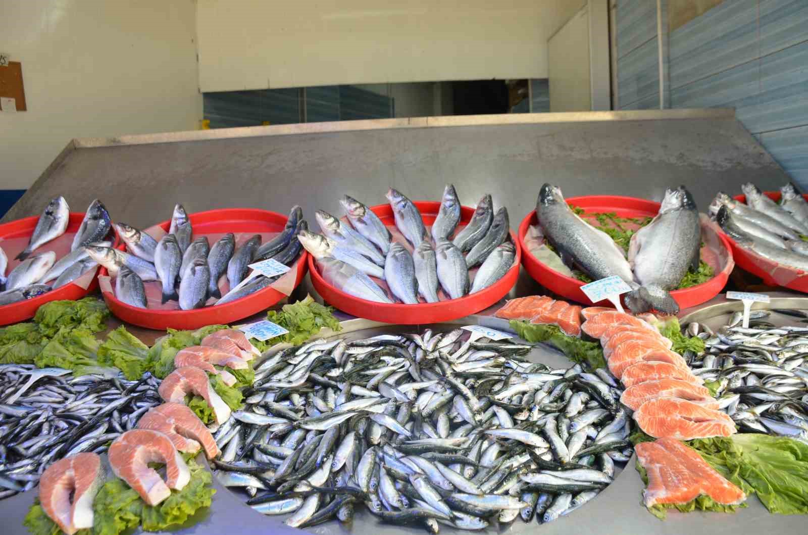 Av sezonu bitse de tezgahlar balıksız kalmıyor
