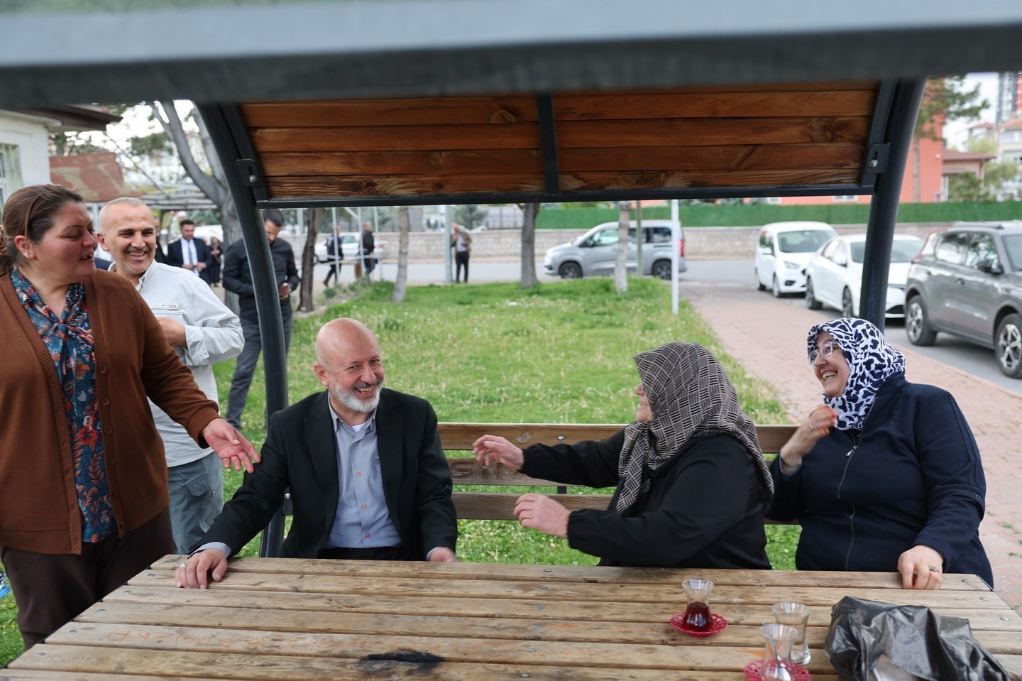 Başkan Çolakbayrakdar: "Her hafta mahallelerimizdeyiz, sorunlara yerinde çözüm üretiyoruz"