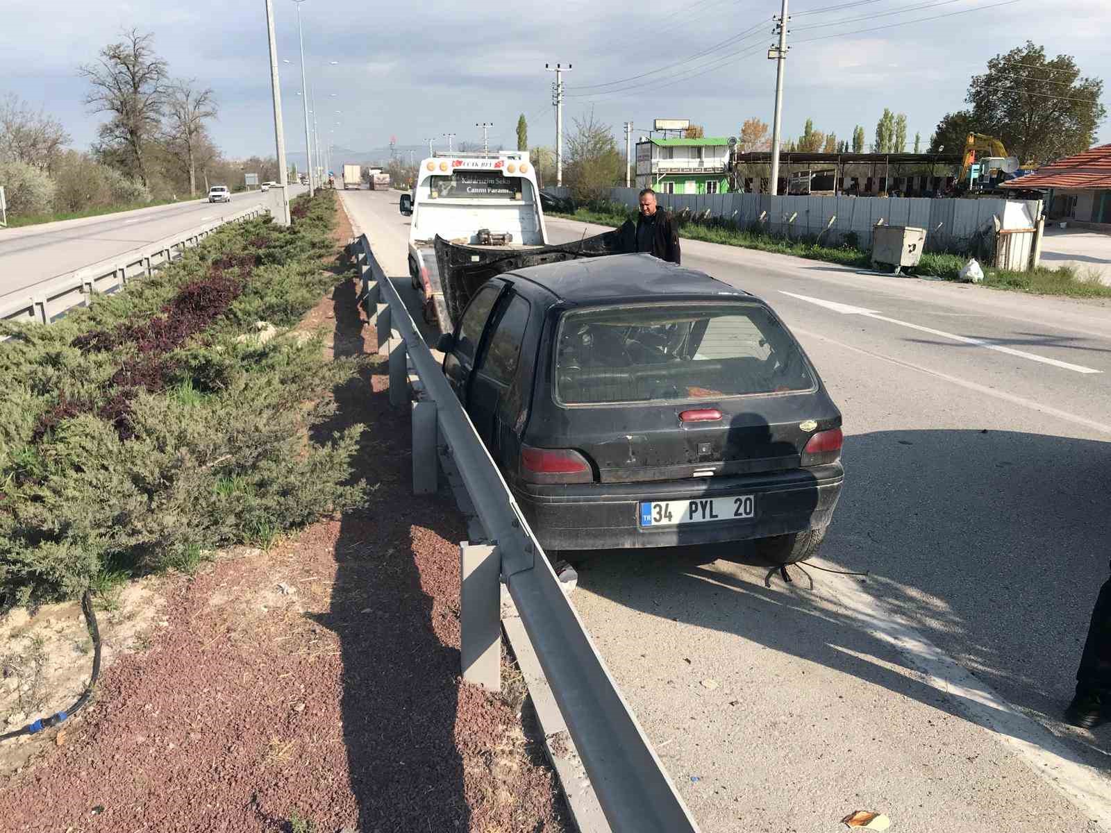 &Uuml;&ccedil; aracın karıştığı kazada 3 yaralı
