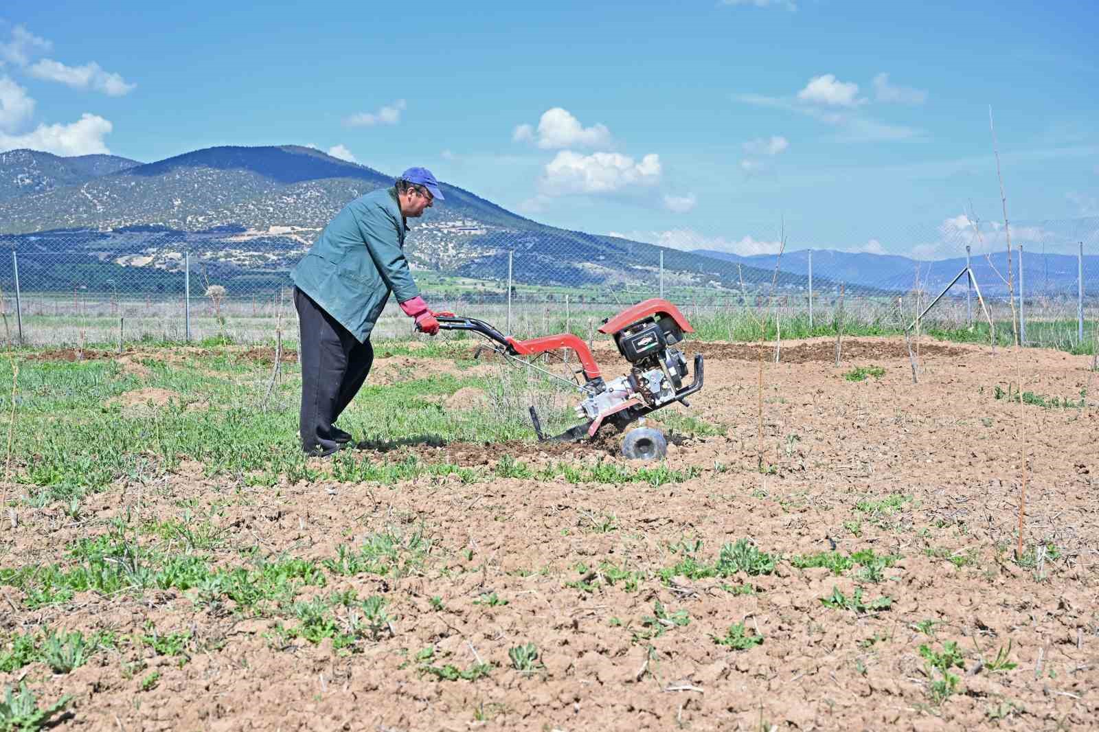 Büyükşehir ipek böceği yetiştiriciliğini yaygınlaştırıyor