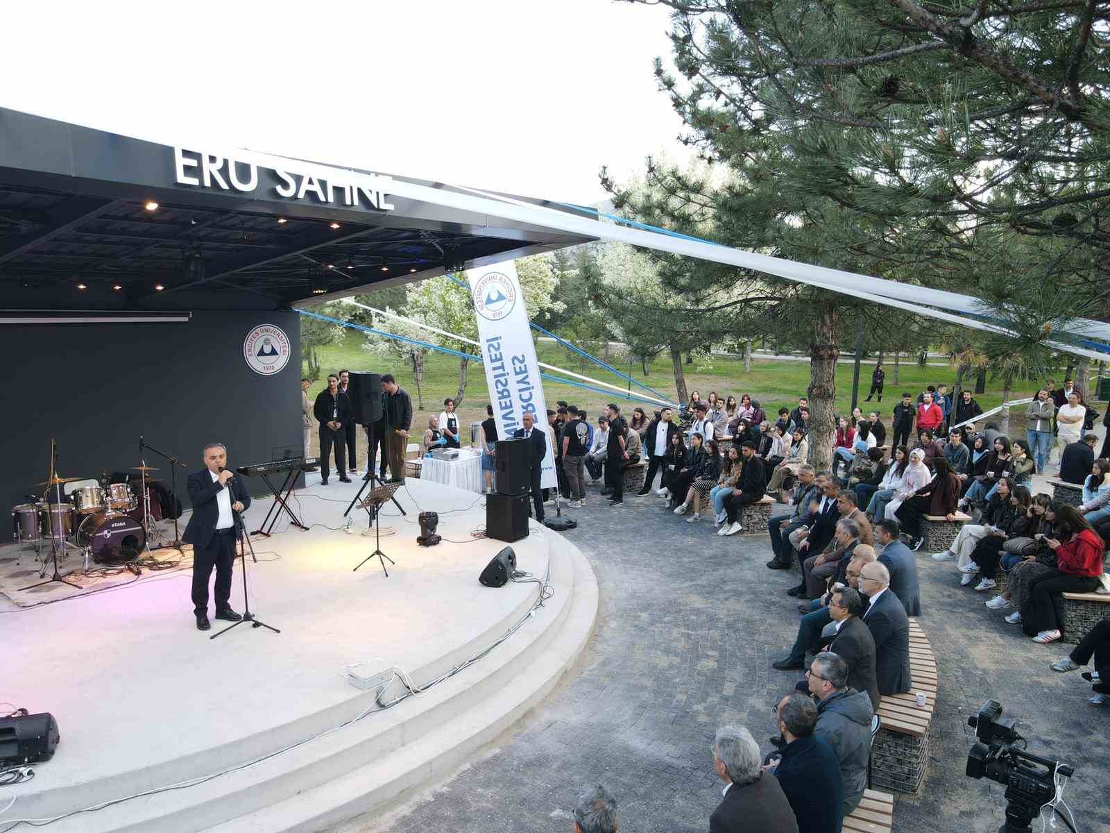 ERÜ sahne muhteşem konserle açıldı
