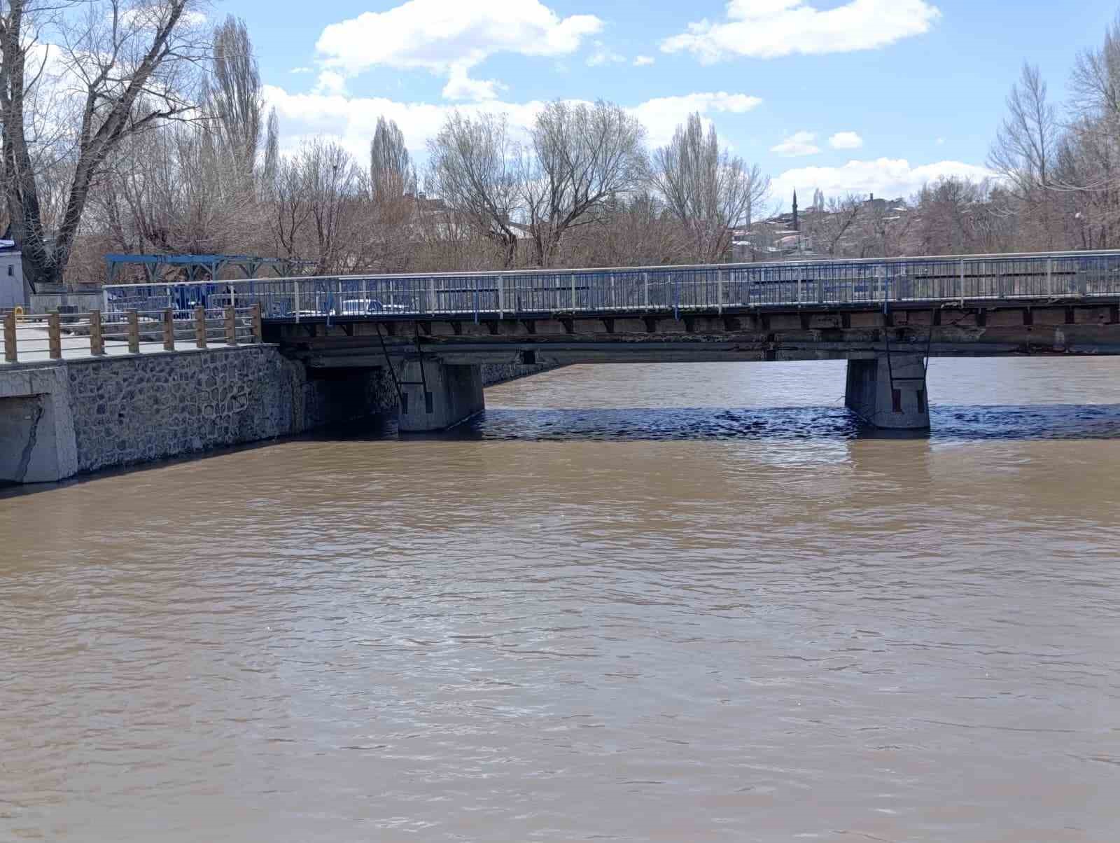 Kars&rsquo;ta Bedesten B&ouml;lgesi&rsquo;nde estetik tartışması
