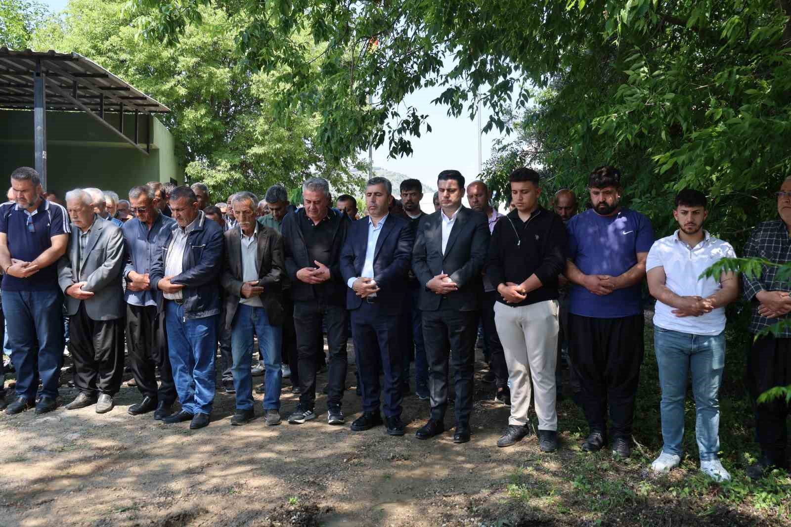 Selde hayatını kaybeden gen&ccedil; son yolculuğuna uğurlandı
