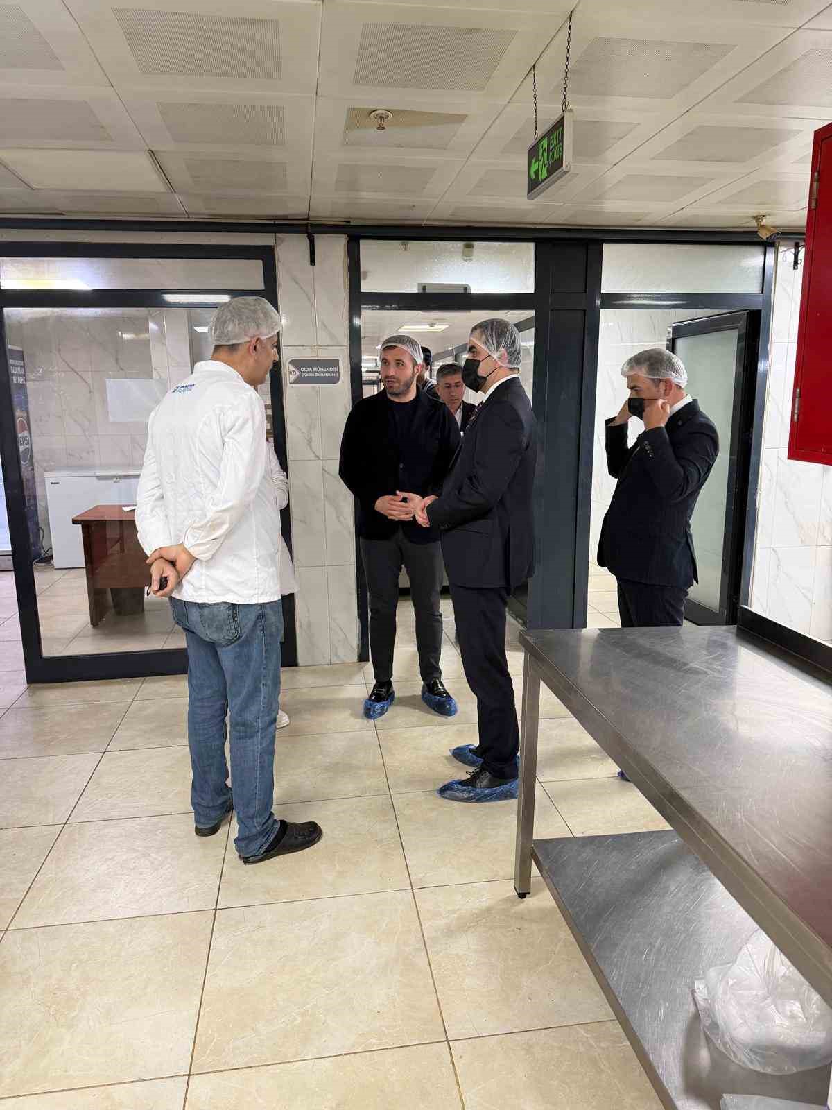 Şırnak&rsquo;ta 3 bin aileye umut olan hizmet: Yemek &uuml;retim s&uuml;reci yerinde incelendi
