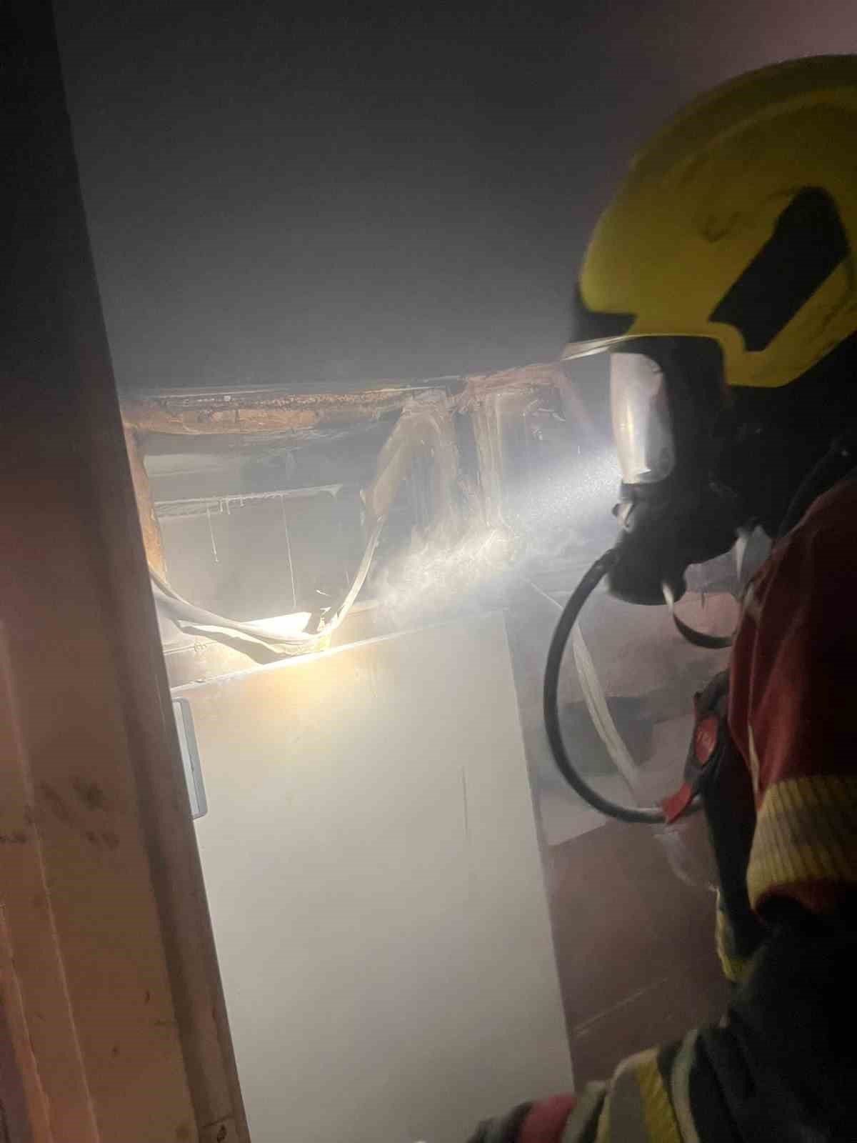 Edremit&rsquo;te korkutan ev yangını
