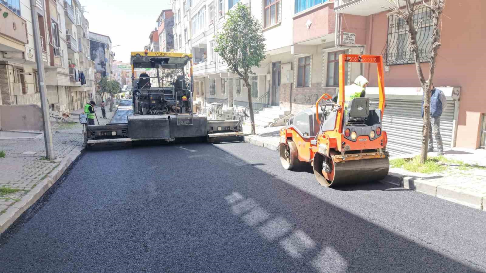 Sultangazi&rsquo;de asfalt &ccedil;alışmaları s&uuml;r&uuml;yor
