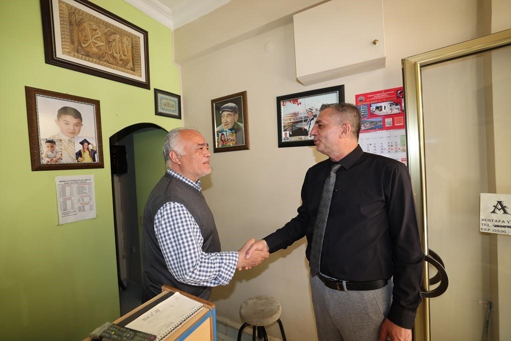 Başkan Şimşek esnafın istek ve &ouml;nerilerini yerinde dinledi
