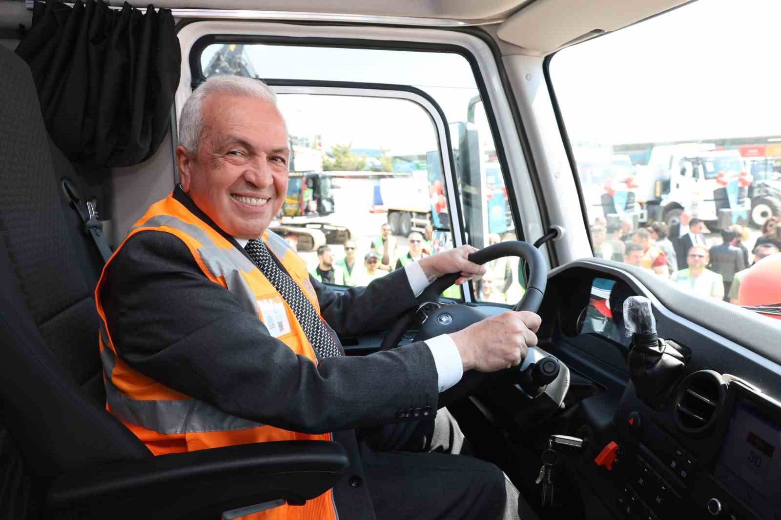 Nil&uuml;fer Belediyesi&rsquo;nin yeni ara&ccedil;ları yollarda
