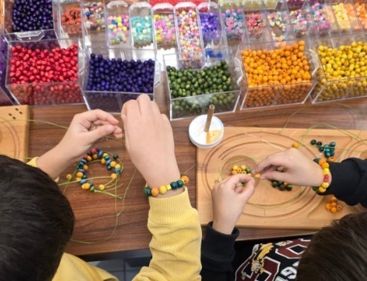 Şehzadeler&rsquo;de minik eller takı tasarlayacak
