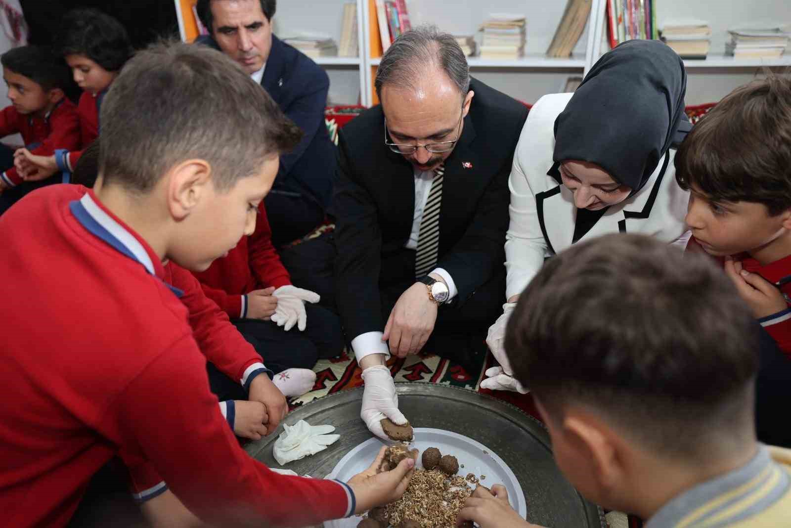 Sıfır Atık K&uuml;t&uuml;phaneleri Siirt&rsquo;te hizmete a&ccedil;ıldı
