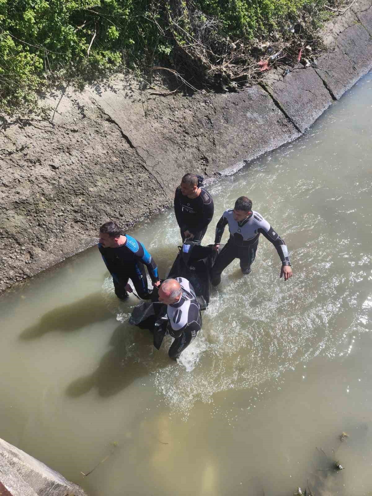 Amasya&rsquo;da ekiplerin aradığı kadının cenazesi sulama kanalında bulundu
