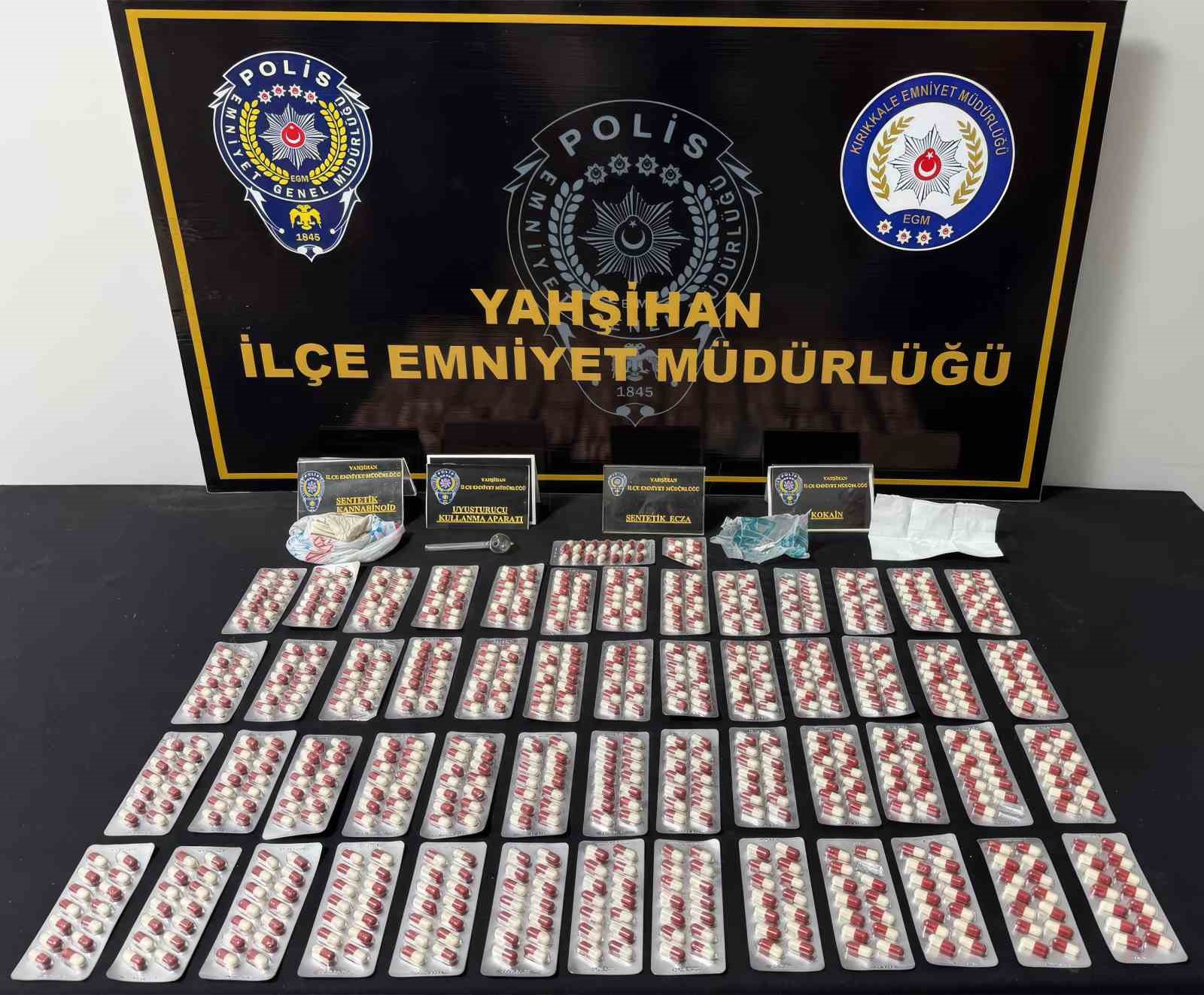 Uyuşturucuyu pe&ccedil;eteye emdirip satıyordu, polis operasyonuyla yakalandı
