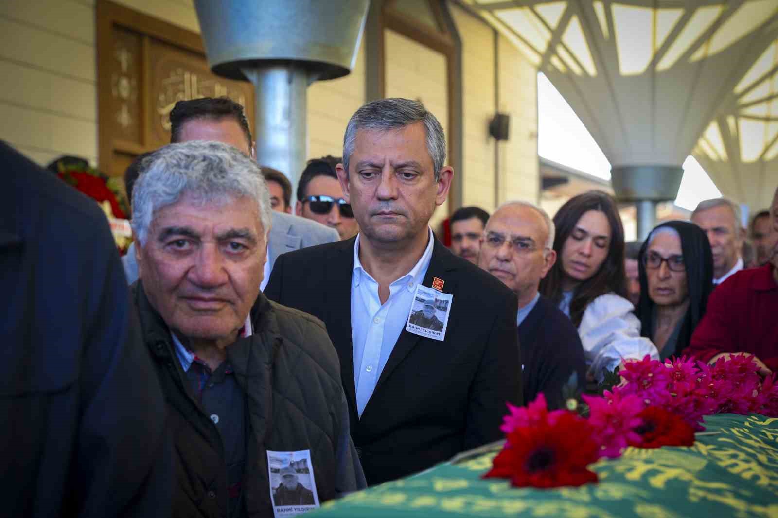 CHP Genel Başkanı &Ouml;zel, gazeteci Yıldırım&rsquo;ın cenaze t&ouml;renine katıldı
