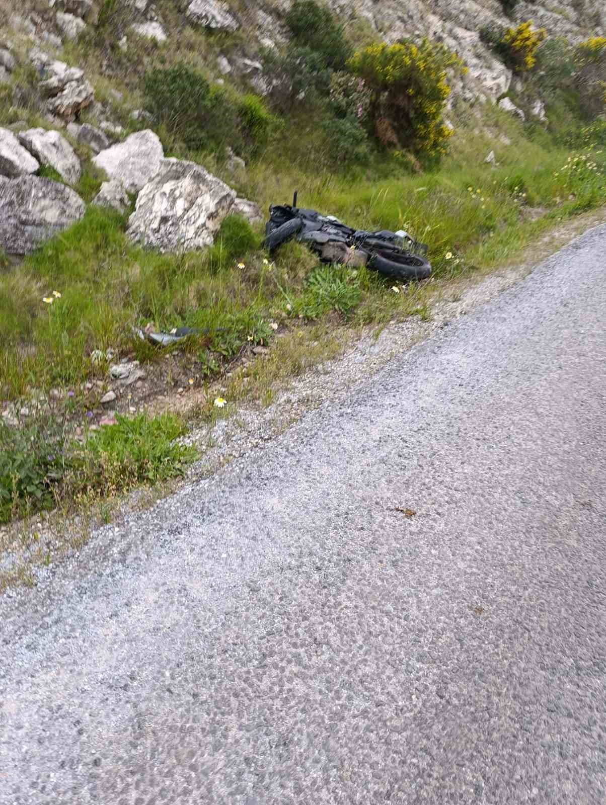 Didim&rsquo;de "polisiz" diyerek dolandırdılar, ka&ccedil;arken kaza yapınca yakalandılar
