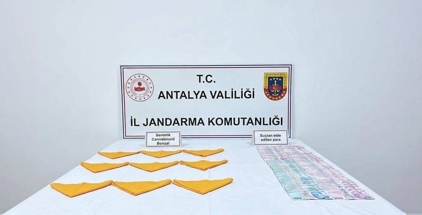 Antalya’da 25 bin 600 kullanımlık sentetik kannabinoid maddesi ele geçirildi