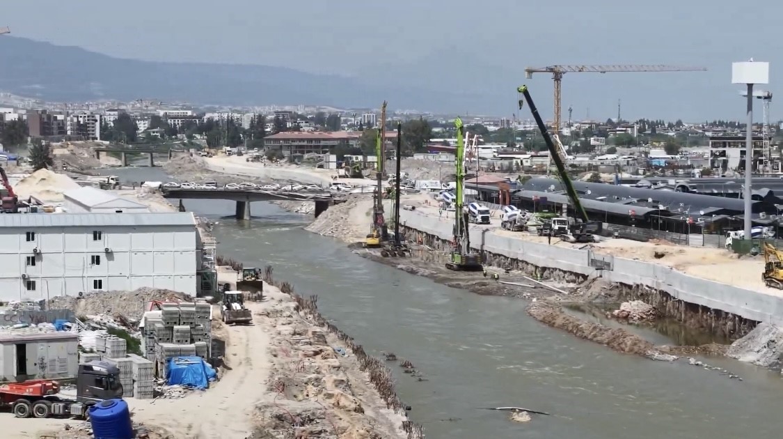 Asi Nehri ıslah ve taşkın &ouml;nleme projesinde &ccedil;alışmalar s&uuml;r&uuml;yor
