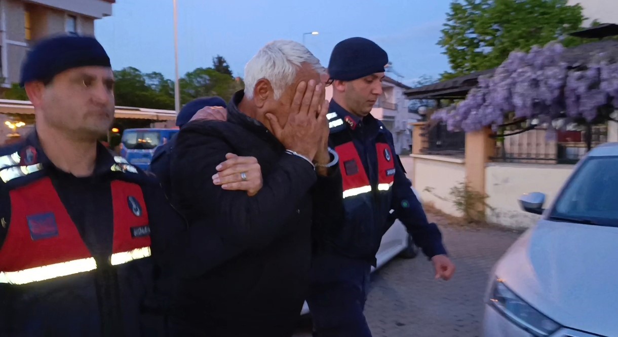 &Ouml;ğrencileri taciz eden bakkal kamera kayıtlarından yakalandı
